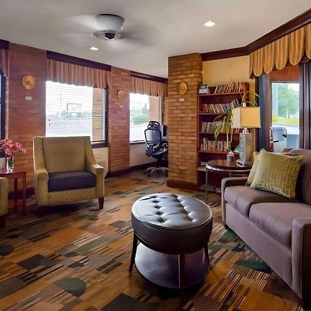 Park Inn By Radisson Гроув Сити Екстериор снимка