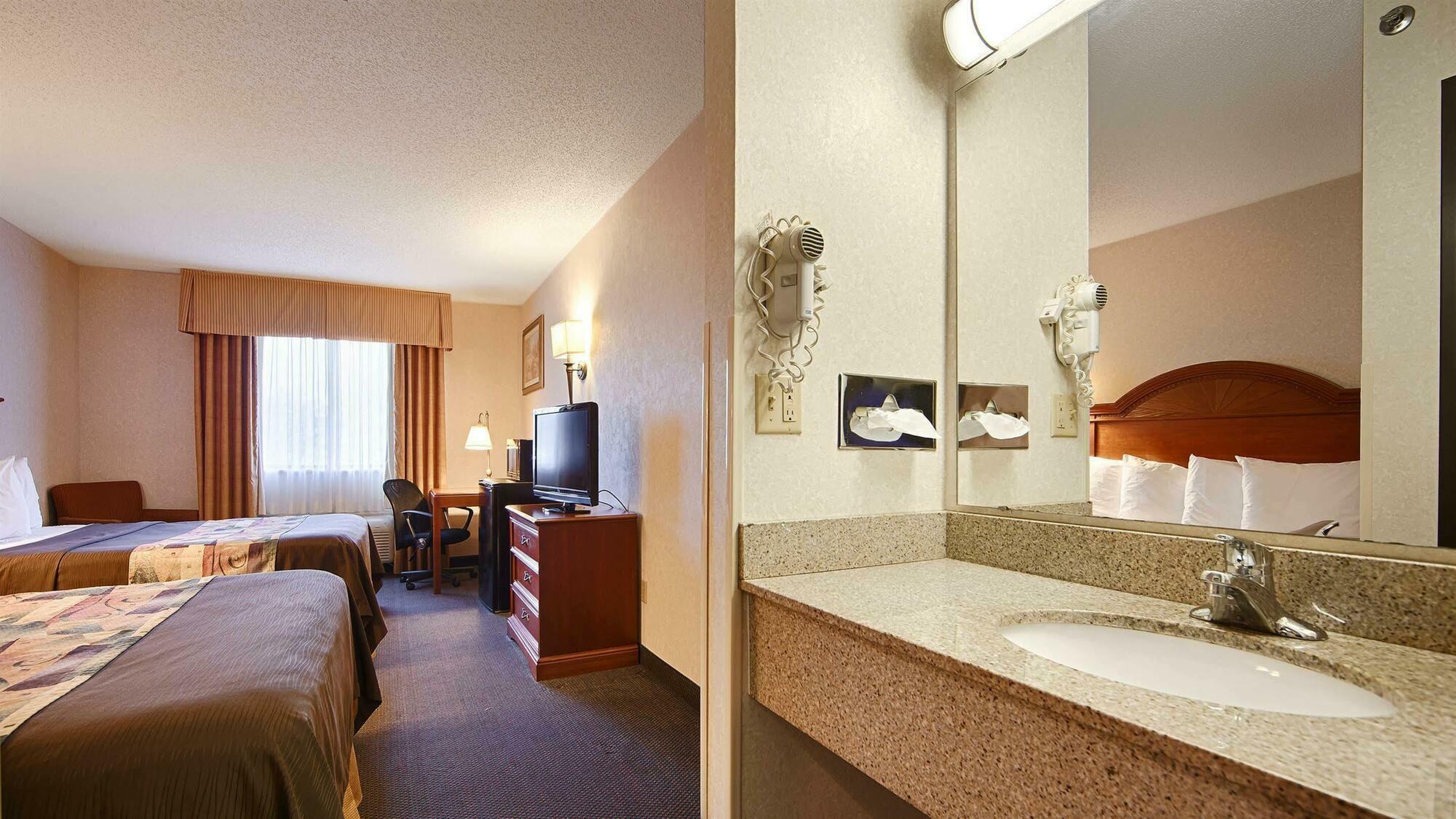 Park Inn By Radisson Гроув Сити Екстериор снимка